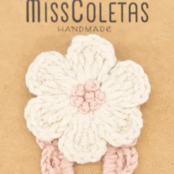 Clip crochet flor rosa empolvado