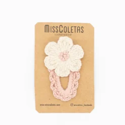 Clip crochet flor rosa empolvado