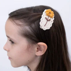 Clip crochet flor vintage ocre