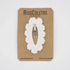 Clip forrado crochet blanco