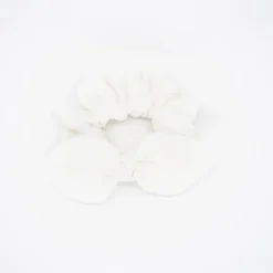 Coletero scrunchie lazo blanco texturado