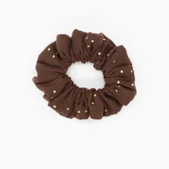 Coletero scrunchie marrón chocolate topos dorados