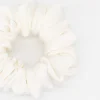 Coletero scrunchie satén blanco perla