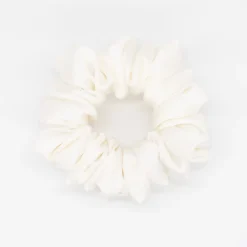 Coletero scrunchie satén blanco perla