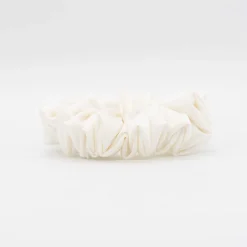 Coletero scrunchie satén blanco perla