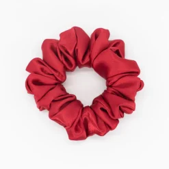 Coletero scrunchie satén rojo oscuro.