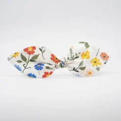 Diadema lazo blanca flores hecha a mano