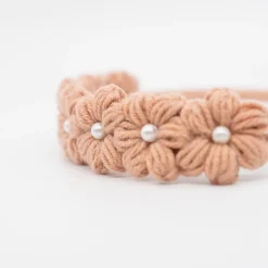 Diadema niña flores crochet perla rosa nude oscuro