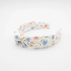 Diadema nudo flores tonos pastel hecha a mano