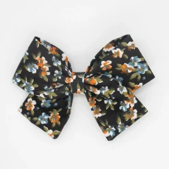 Lazo clásico negro flores acuarela