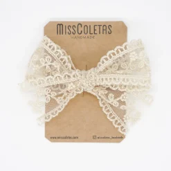 Lazo de tul bordado beige