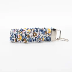 Llavero pulsera scrunchie flores