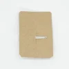 Pinza flor beige claro