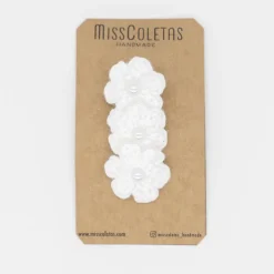 Pinza flor blanca crochet perlas