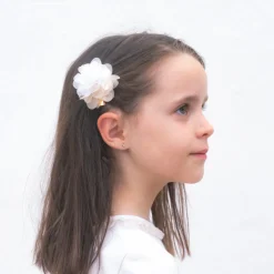 Pinza flor blanca tul combinada
