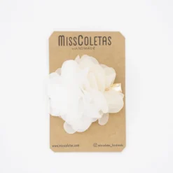 Pinza flor blanca tul combinada