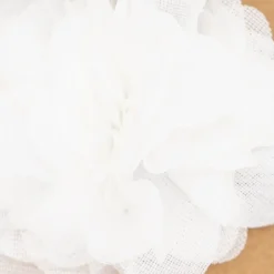 Pinza flor tul blanca