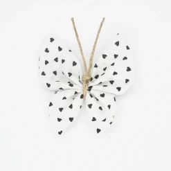 Pinza mariposa blanca corazones