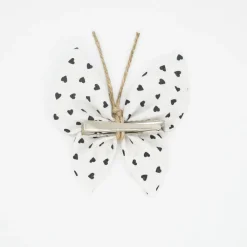 Pinza mariposa blanca corazones