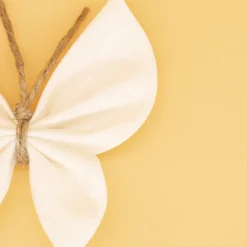 Pinza mariposa lino marfil