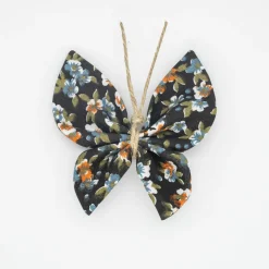 Pinza mariposa negra flores acuarela