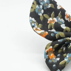 Pinza mariposa negra flores acuarela