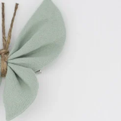 Pinza mariposa verde agua rústico